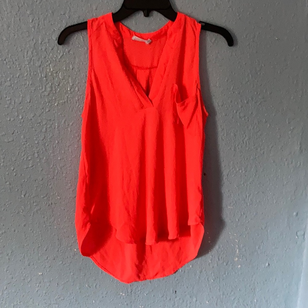 Sleeveless shirt